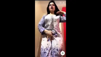 Insta Beauty Going Pantyless On Tango Live — Teasing With Pussy Rubbing & ASS Slapping - EPORNER • special top • FapNest