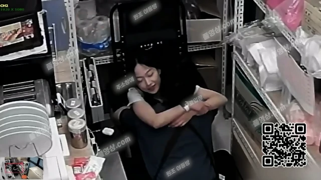 6530 카페 사장과 알바생 불륜 틈만 나면 박아대네 ㅋㅋ 1 Korea 텔레 UUB892 • premium viral • FapNest